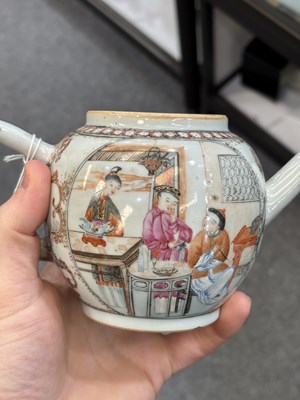 Lot 214 - AN 18TH CENTURY CHINESE PORCELAIN TEAPOT