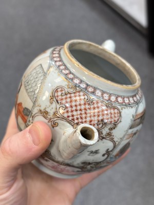 Lot 214 - AN 18TH CENTURY CHINESE PORCELAIN TEAPOT