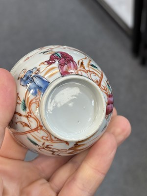 Lot 214 - AN 18TH CENTURY CHINESE PORCELAIN TEAPOT