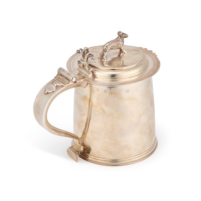 Lot A SILVER REPRODUCTION OF THE 17TH CENTURY WORSHIPFUL COMPANY OF CLOTHWORKERS' TANKARD