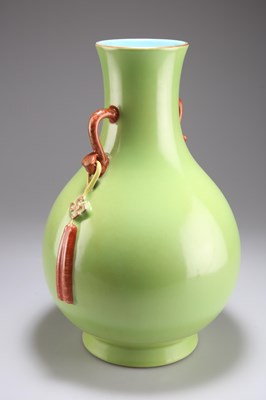 Lot 198 - A CHINESE GREEN-GLAZED PEAR-SHAPED VASE, YUHUCHUNPING