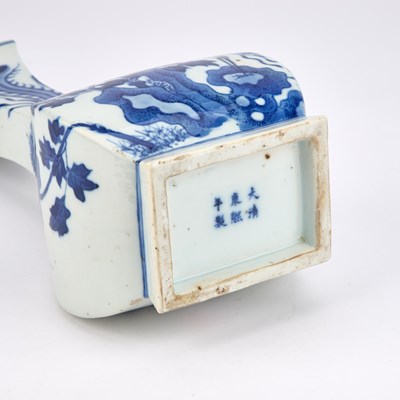Lot 228 - A CHINESE BLUE AND WHITE 'PHOENIX' VASE