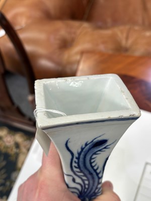 Lot 228 - A CHINESE BLUE AND WHITE 'PHOENIX' VASE