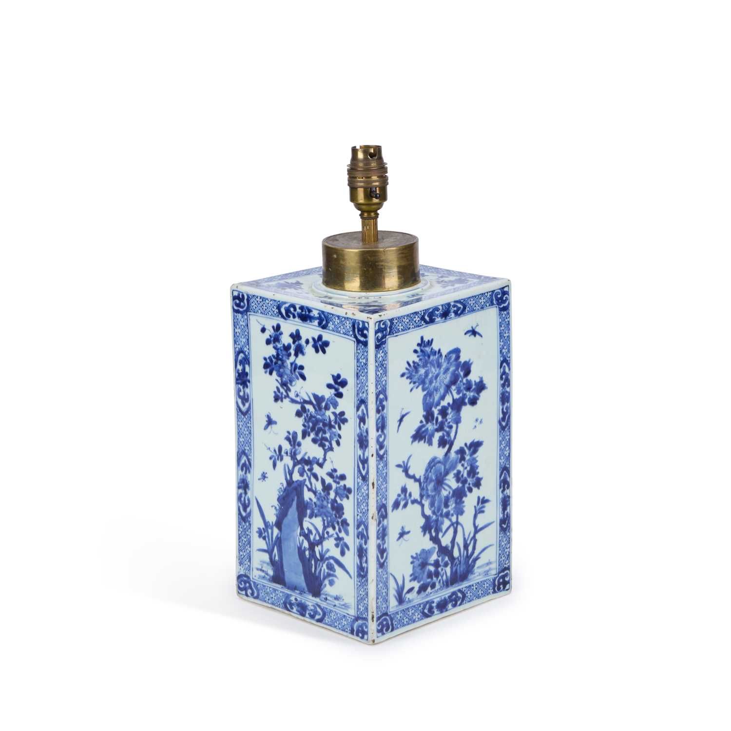 Lot 195 - A CHINESE BLUE AND WHITE TABLE LAMP