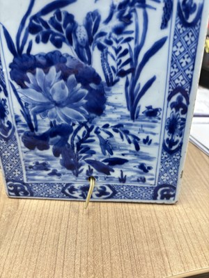 Lot 195 - A CHINESE BLUE AND WHITE TABLE LAMP