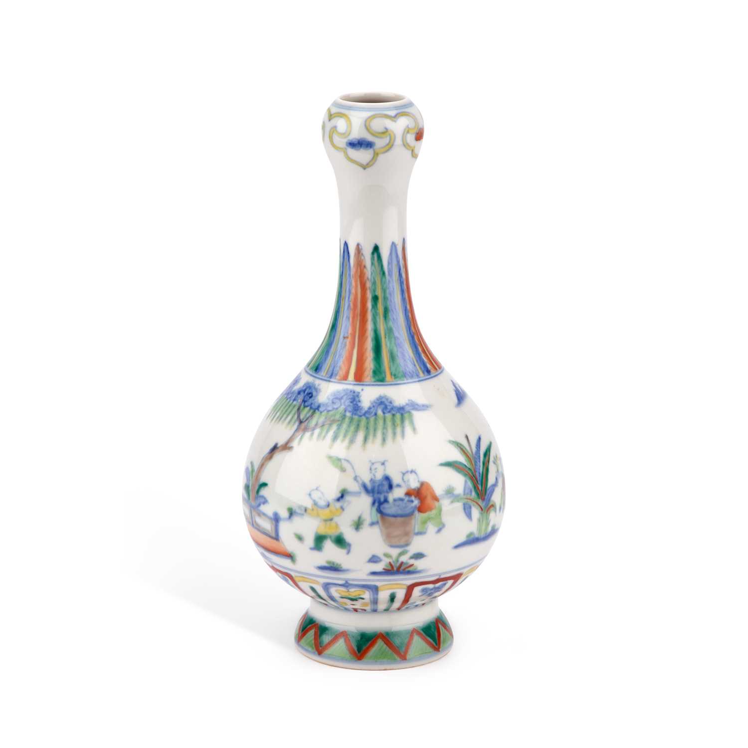Lot 222 - A CHINESE PORCELAIN VASE