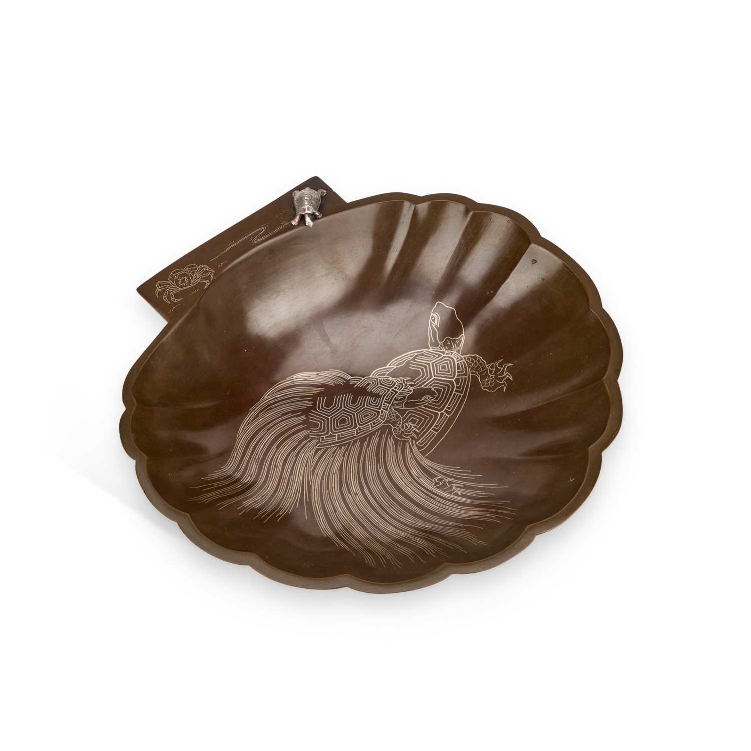 Lot 238 - A FINE JAPANESE SILVER-INLAID BRONZE SCALLOP-SHAPED DISH