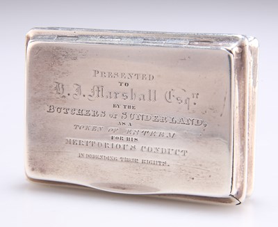 Lot 119 - A GEORGE III SILVER SNUFF BOX