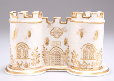 Lot 68 - AN ENGLISH PORCELAIN 'GATE LODGE' PEN STAND