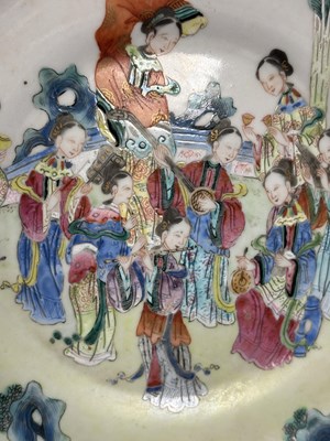 Lot 56 - A CHINESE FAMILLE ROSE PORCELAIN STAND