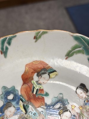 Lot 56 - A CHINESE FAMILLE ROSE PORCELAIN STAND