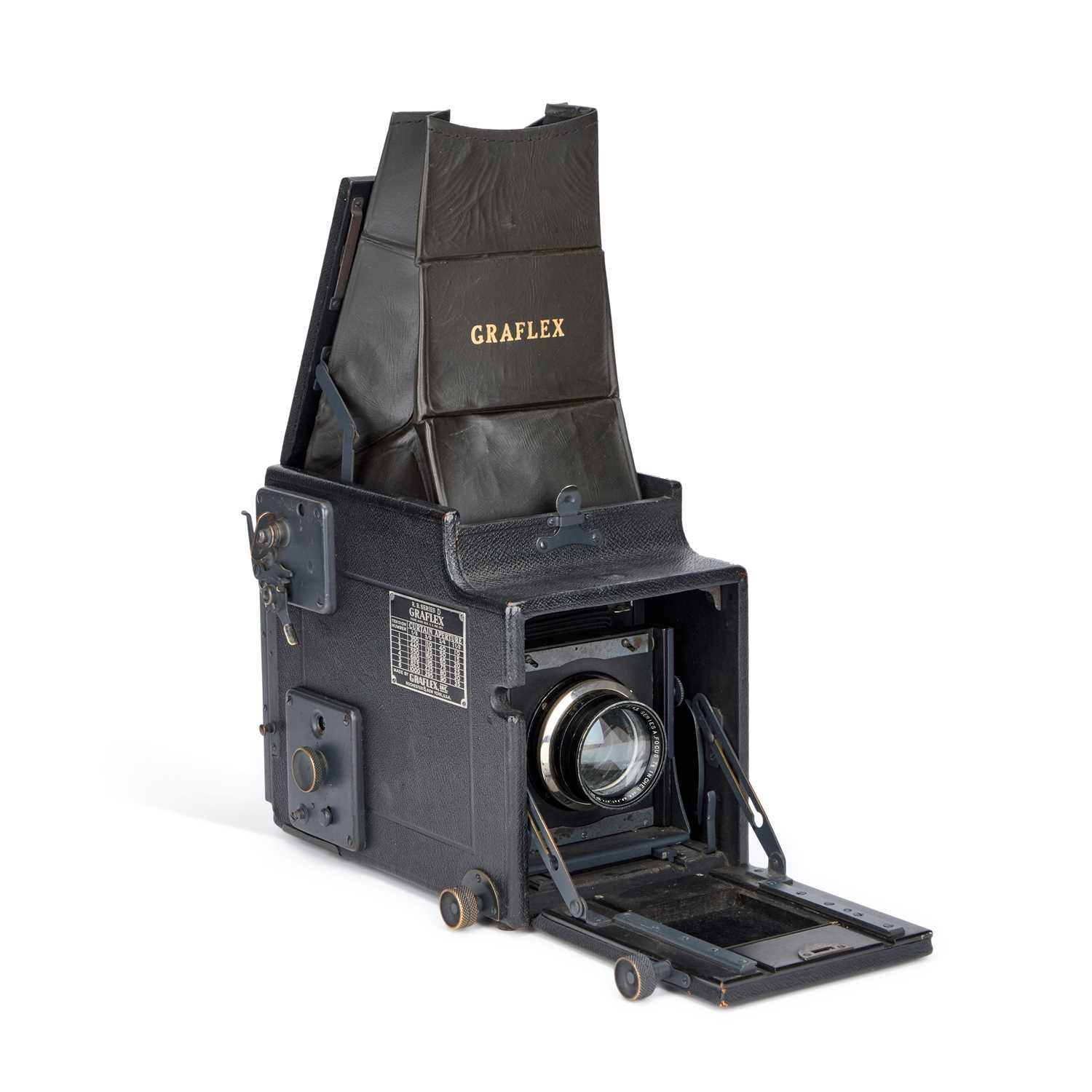 Lot 502 - A GRAFLEX SLR QUARTER PLATE FORMAT CAMERA