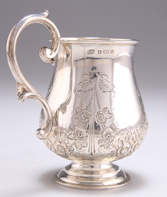 Lot 1440 - AN EDWARDIAN SILVER MUG