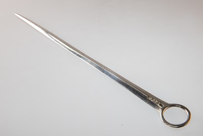 Lot 1207 - A GEORGE III SILVER MEAT SKEWER