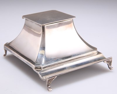 Lot 1403 - A GEORGE V SILVER INKWELL