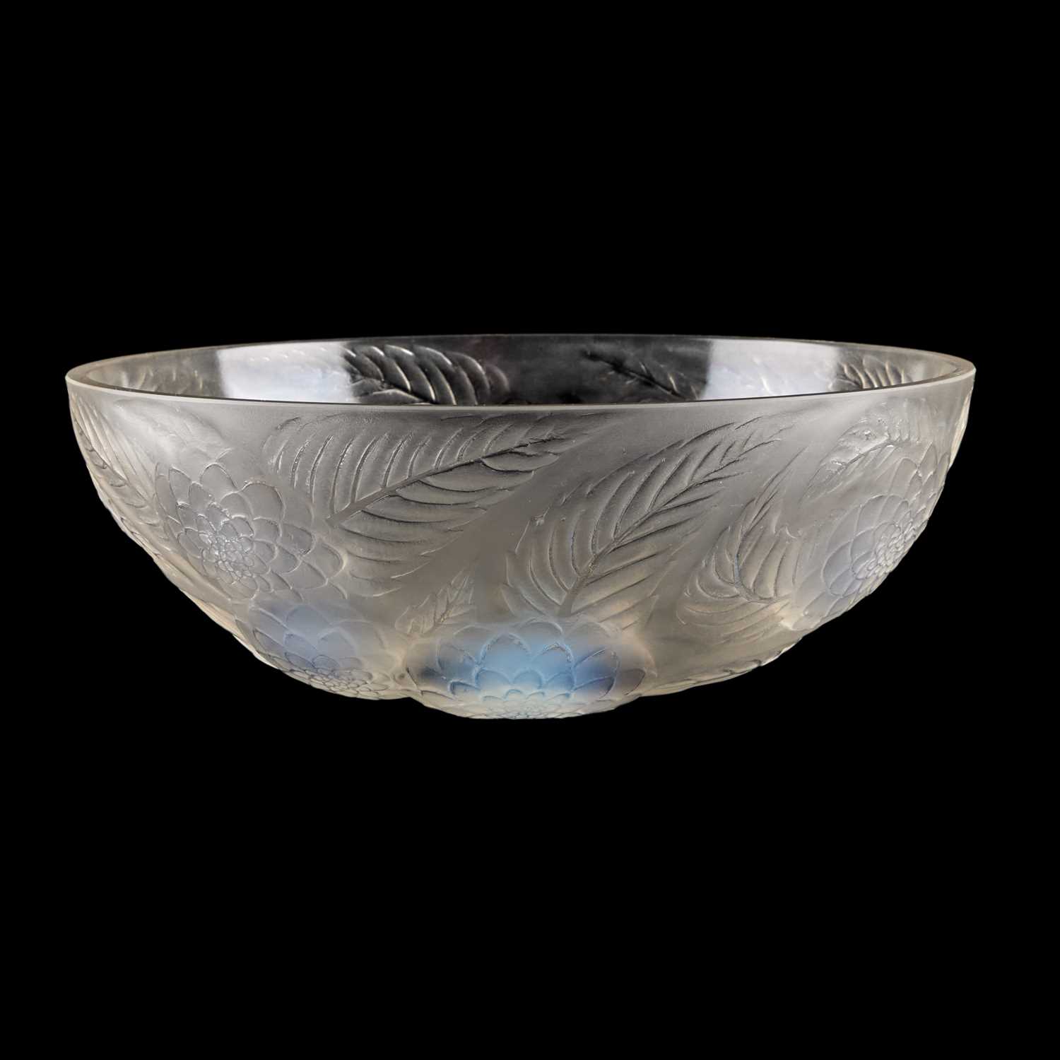 Lot 12 - RENÉ LALIQUE (FRENCH, 1860-1945), A 'DAHLIAS' BOWL, DESIGNED 1921