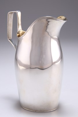 Lot 1039 - AN EARLY 19TH CENTURY RUSSIAN SILVER CREAM JUG