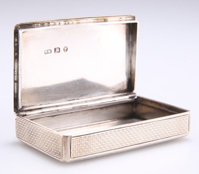 Lot 1363 - A VICTORIAN ENGINE-TURNED SILVER SNUFF BOX