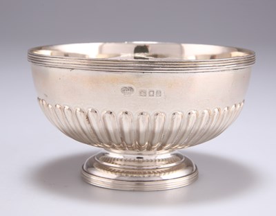 Lot 1376 - A GEORGE V SILVER BOWL