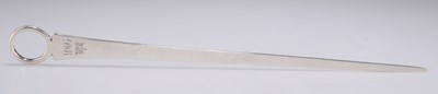 Lot 1193 - A GEORGE III SILVER MEAT SKEWER