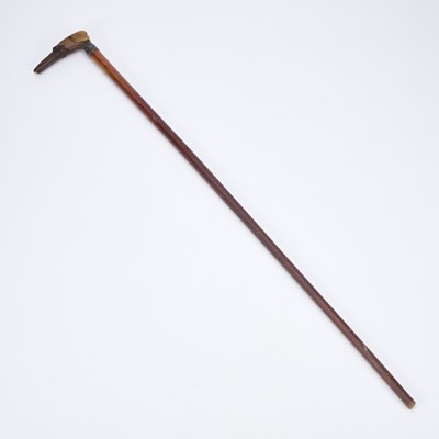 Lot 578 - A 19TH CENTURY WALKING CANE WITH A CARVED RHINOCEROS HORN HANDLE