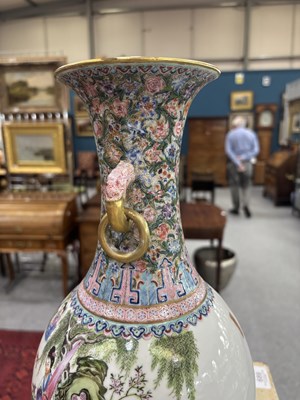 Lot 65 - A CHINESE FAMILLE ROSE PORCELAIN VASE