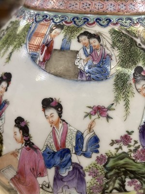 Lot 65 - A CHINESE FAMILLE ROSE PORCELAIN VASE
