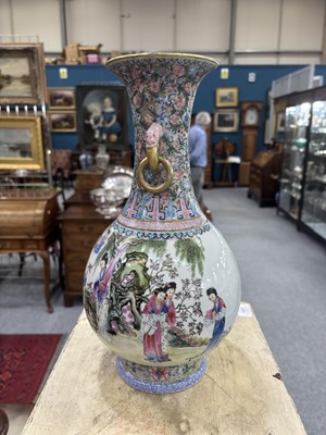 Lot 65 - A CHINESE FAMILLE ROSE PORCELAIN VASE