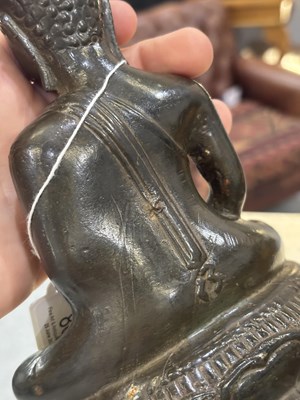 Lot 86 - A BRONZE BUDDHA
