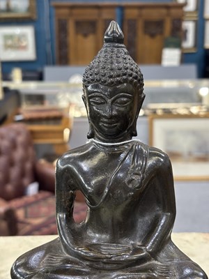 Lot 86 - A BRONZE BUDDHA