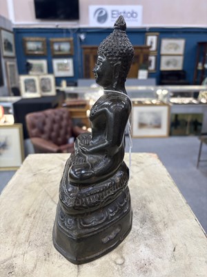 Lot 86 - A BRONZE BUDDHA