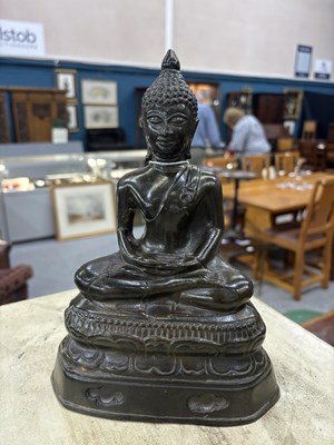 Lot 86 - A BRONZE BUDDHA