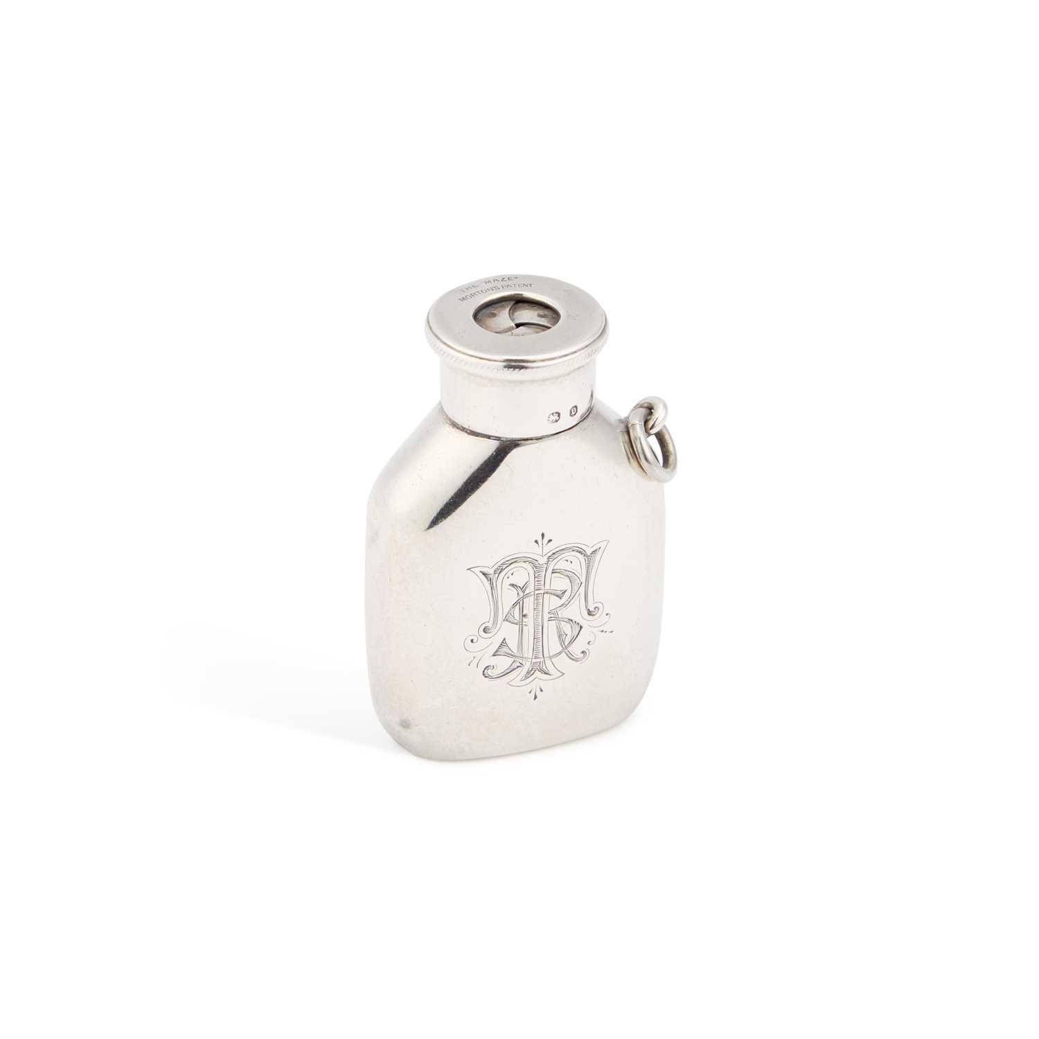 Lot 121 - A LATE VICTORIAN SILVER VESTA CASE