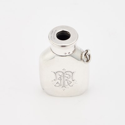 Lot 121 - A LATE VICTORIAN SILVER VESTA CASE