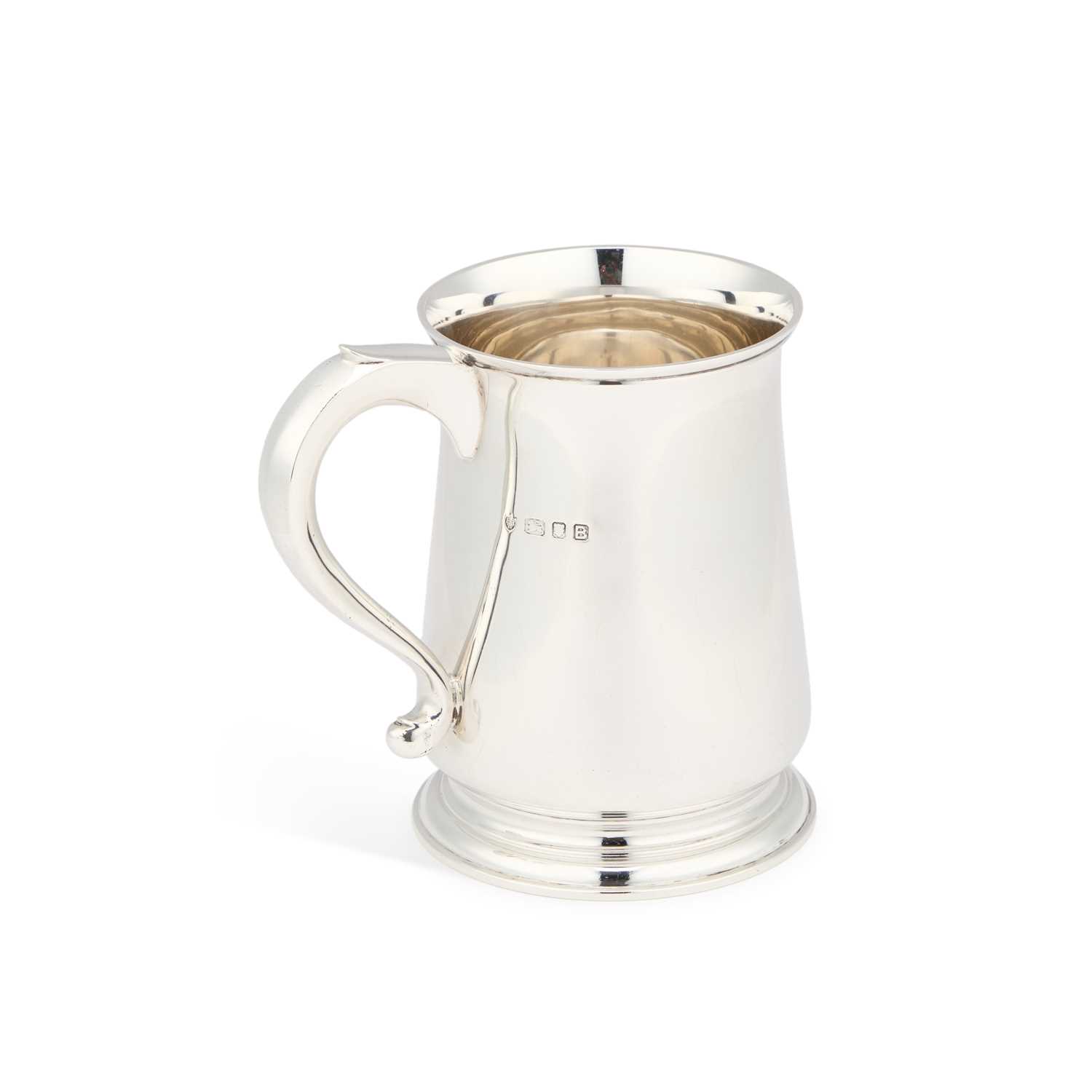 Lot 293 - A GEORGE VI SILVER PINT MUG