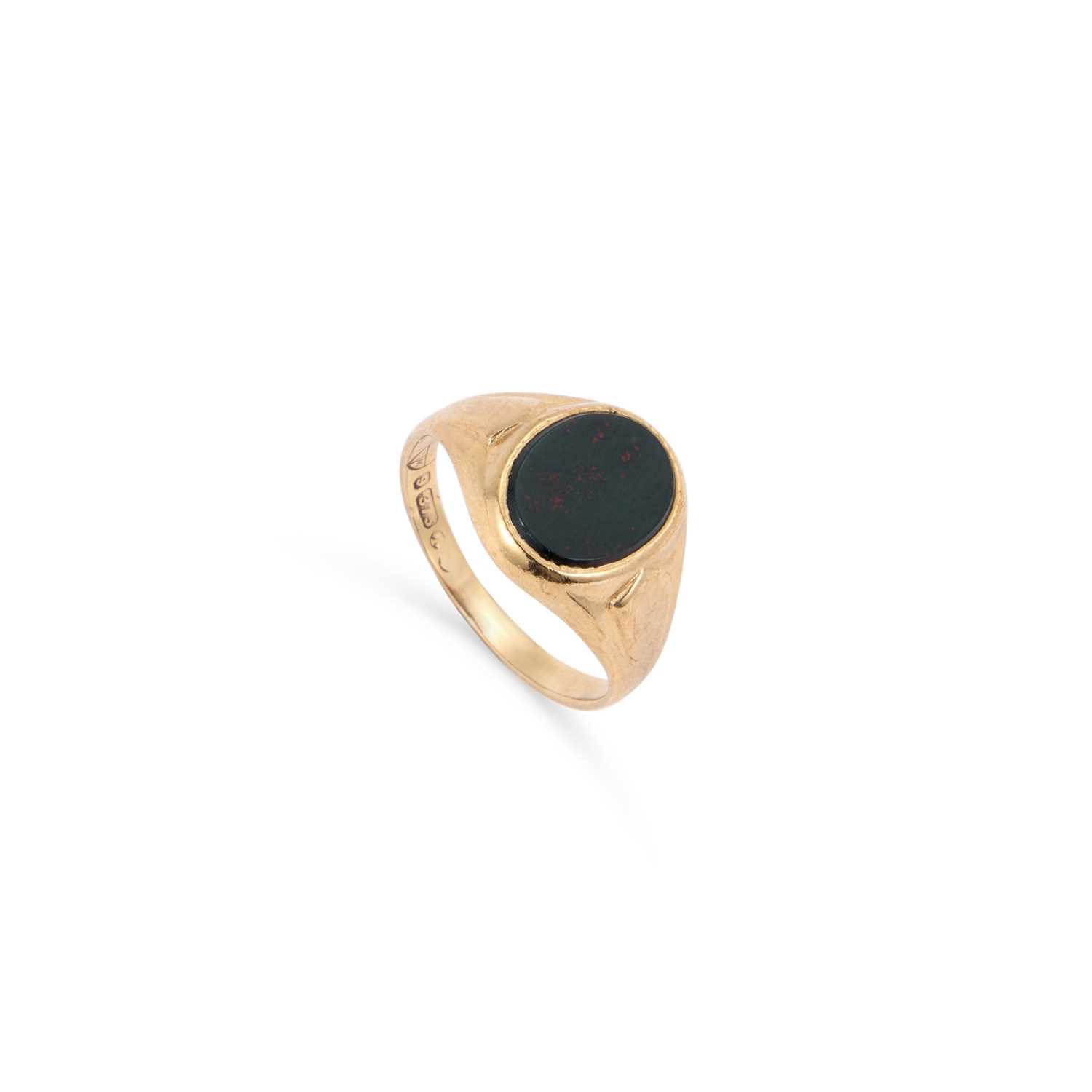 Lot 329 - A 9 CARAT GOLD BLOODSTONE SIGNET RING