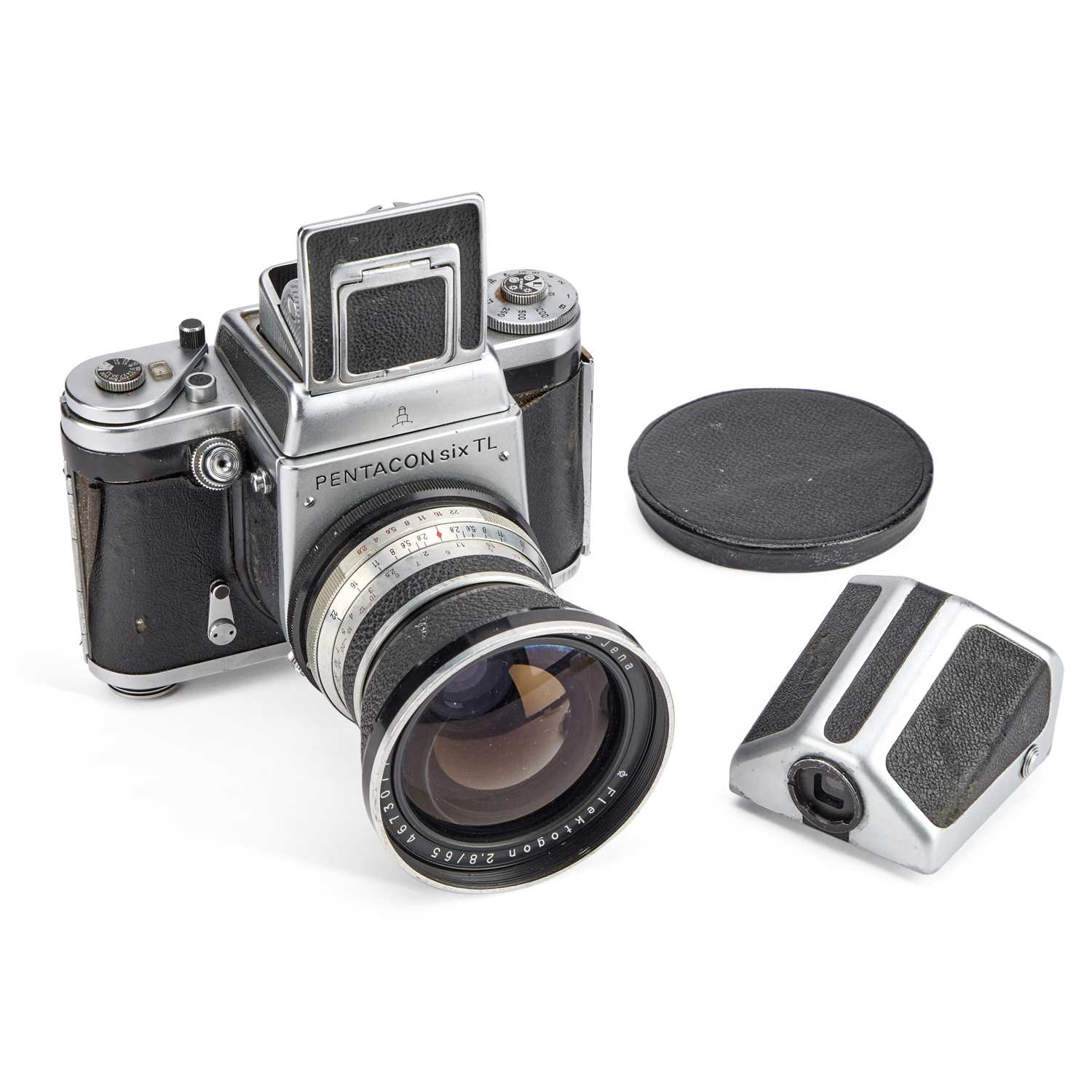 Lot 367 - A PENTACON SIX TL MEDIUM FORMAT CAMERA