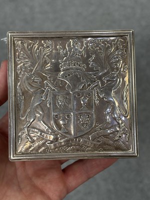 Lot 144 - A GEORGE V SILVER TABLE VESTA BOX