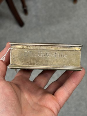 Lot 144 - A GEORGE V SILVER TABLE VESTA BOX