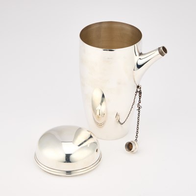 Lot 296 - A CANADIAN STERLING SILVER COCKTAIL SHAKER