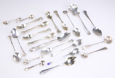 Lot 1138 - A MIXED LOT OF GEORGIAN AND LATER SILVER SPOONS