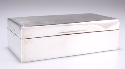 Lot 1390 - A GEORGE V SILVER CIGARETTE BOX