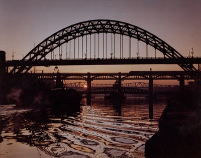 Lot 181 - A 20TH CENTURY PHOTOGRAPHIC PRINT OF THE TYNE BRIDGE
