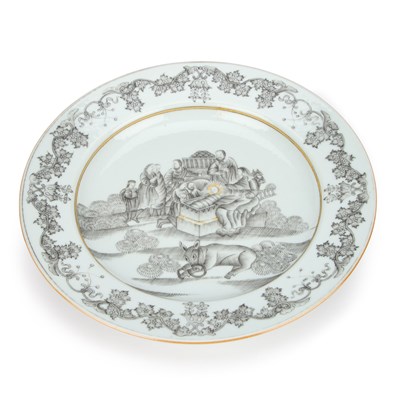 Lot 95 - A CHINESE GRISAILLE AND GILT DECORATED 'NATIVITY' PLATE