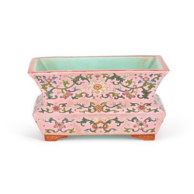 Lot 61 - A CHINESE FAMILLE ROSE PORCELAIN JARDINIÈRE