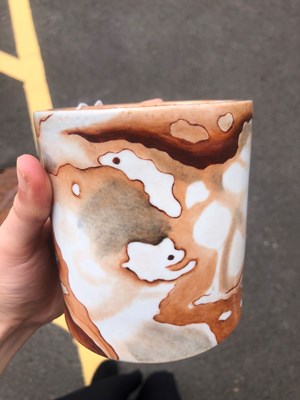 Lot 94 - A CHINESE PORCELAIN BRUSH POT