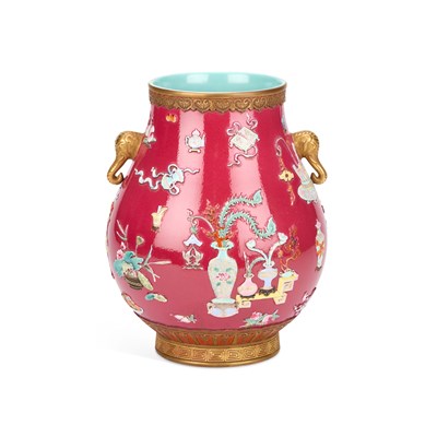 Lot 86 - A CHINESE FAMILLE ROSE PORCELAIN VASE