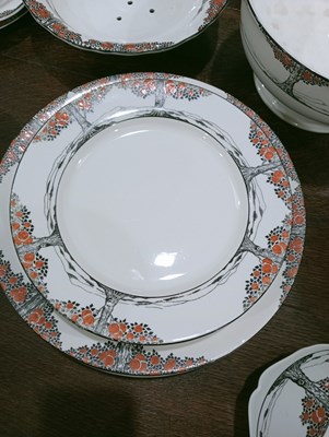 Lot 117 - AN EXTENSIVE COLLECTION OF CROWN DUCAL ORANGE TREE PATTERN CHINA