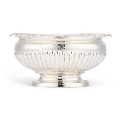 Lot 196 - A SILVER-PLATED REEDED BOWL