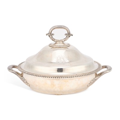 Lot 205 - AN EARLY 19TH CENTURY OLD SHEFFIELD PLATED TWIN-HANDLED VEGETABLE DISH